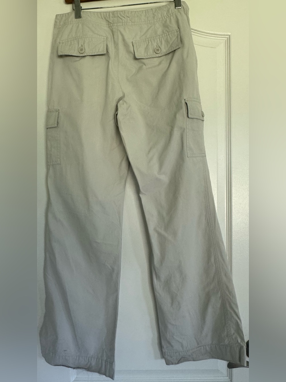 Old Navy Size 4 Khaki Cargo Flare Pants 100% Cotton Wide Leg Y2K Utility - Picture 2 of 14